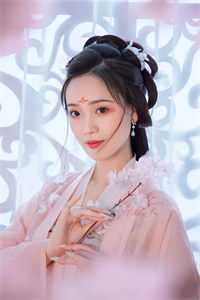 穿到年代文后，疯批大佬她拒绝当炮灰热门作品