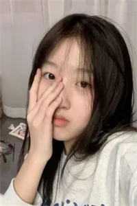 一睁眼，疯批王爷总对我投怀送抱主角