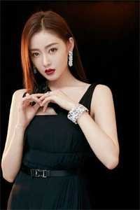 故人归尘土，新燕入画梁精修版