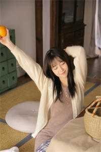 女总裁将五百万奖金颁给实习生后，我直接让公司破产免费看