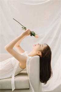 女总裁将五百万奖金颁给实习生后，我直接让公司破产结局+后续