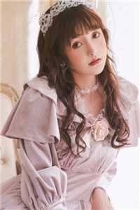 四个师兄不靠谱，师妹行走靠自己免费