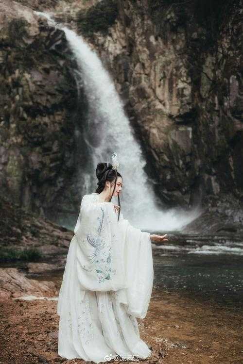 她曾把光藏入怀沈栀瑶秦晏骁小说